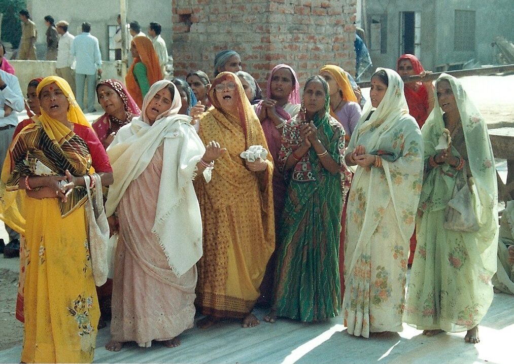 Jaipur women chanting mantras outside Hindu temple